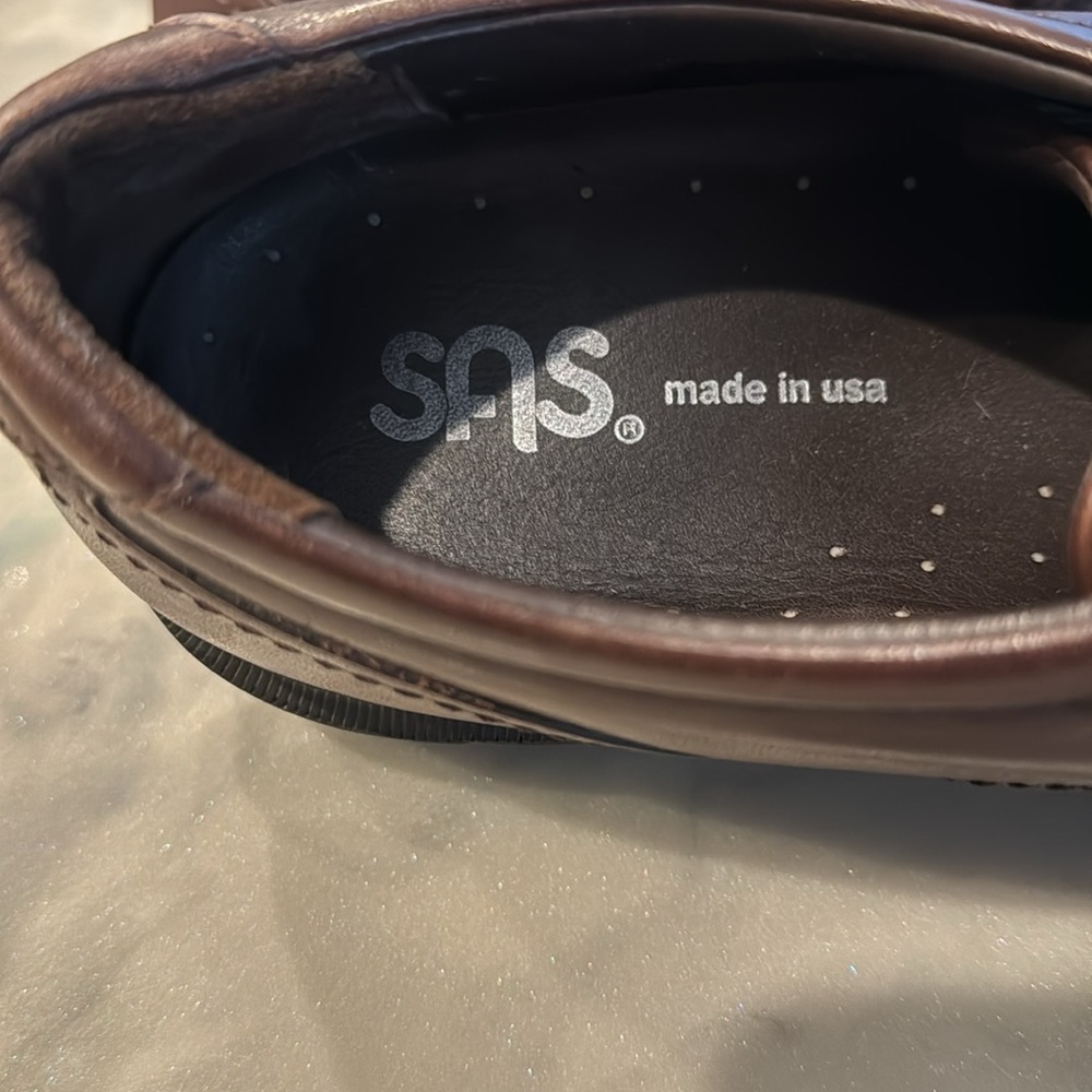 SAS LIKE NEW MENS SHOES SIZE 10 1/2 W.